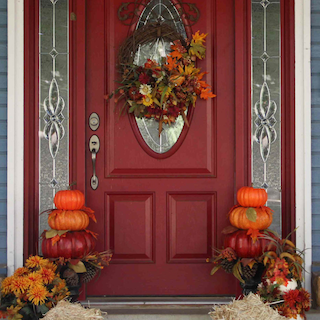 Making your entry way pop is a great Fall Decorating Idea 
